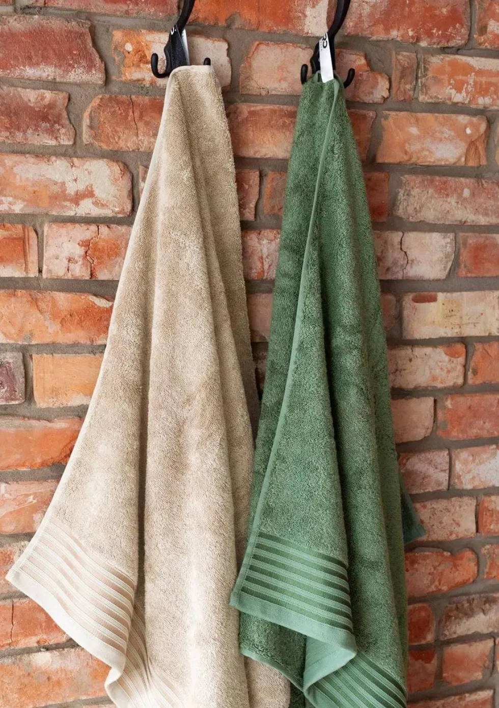 Beż Ręcznik Frotte Vela z Modalem z Ozdobną Bordiurą 550g/m2 Piaskowy