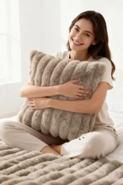 Gruby Futrzany Koc z Mikrofibry Bunny Taupe