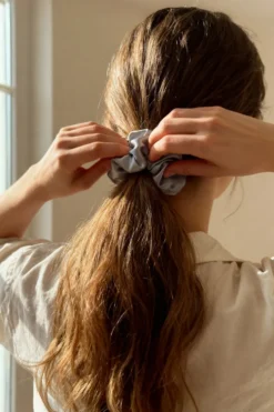 Gumka do Włosów z Jedwabiu Scrunchie Szary
