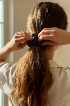 Gumka do Włosów z Jedwabiu Scrunchie Czarny