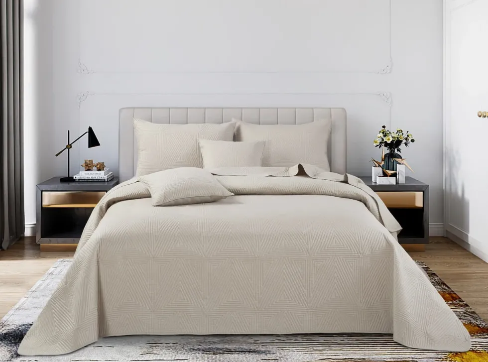Jasno Narzuta Pikowana na Łóżko TRIO Beżowy