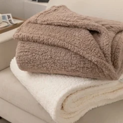 Koc z Bukli Baranek Dreamy Boucle Brązowy