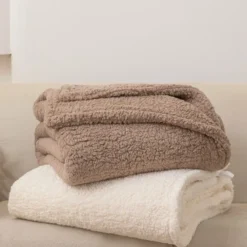 Koc z Bukli Baranek Dreamy Boucle Brązowy