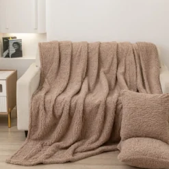 Koc z Bukli Baranek Dreamy Boucle Brązowy