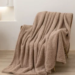 Koc z Bukli Baranek Dreamy Boucle Brązowy