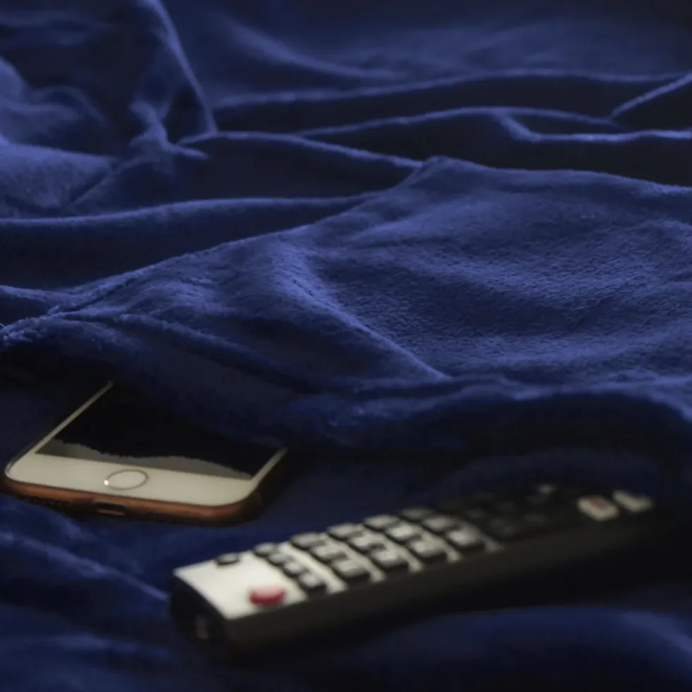 Koc Z Rękawami TV BINGIE Granatowy