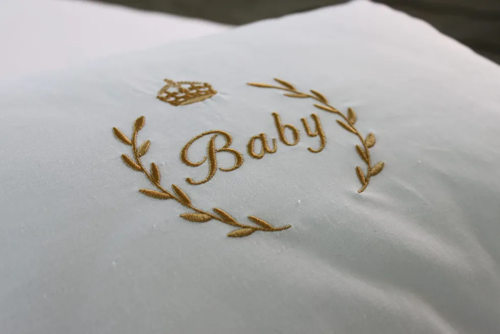 Poszewka z haftem Baby Biały