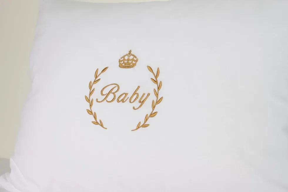 Poszewka z haftem Baby Biały