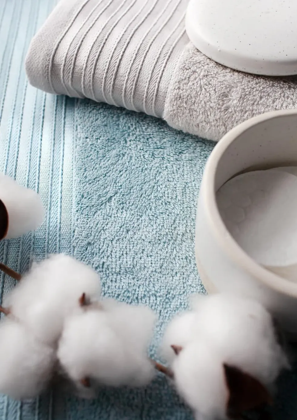 Ręcznik Frotte Vela z Modalem z Ozdobną Bordiurą 550g/m2 Srebrny