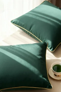 Satynowa Poszewka Queen Premium Zieleń ze Złotą Lamówką Butelkowy