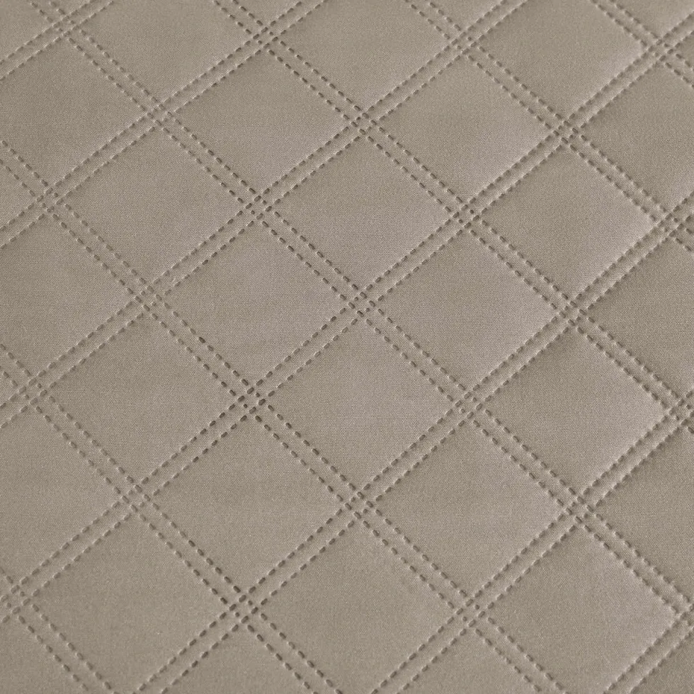 Taupe Narzuta Pikowana Z Falbanką RUFFY
