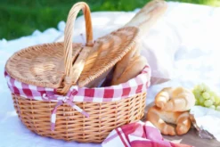 Wiklinowy Kosz Piknikowy z Rączką i Tkaniną Czerwony