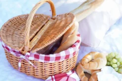 Wiklinowy Kosz Piknikowy z Rączką i Tkaniną Czerwony